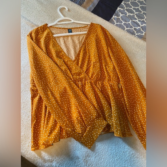 ‘NWOT Lantern Sleeve Peplum Top’ 💛 - Picture 5 of 7